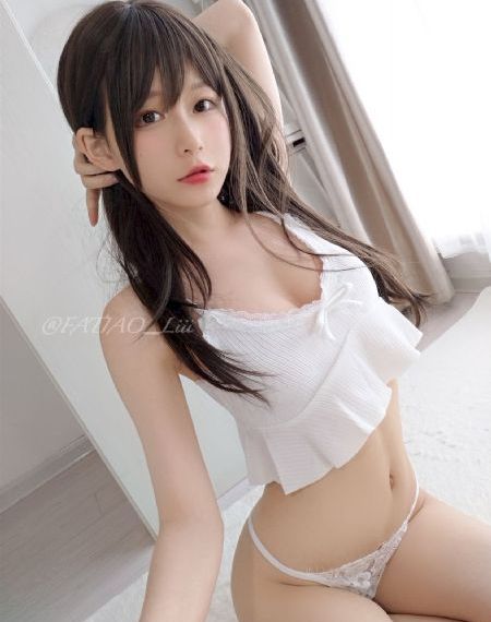 欧美风冷艳女神图片_免费高清观看